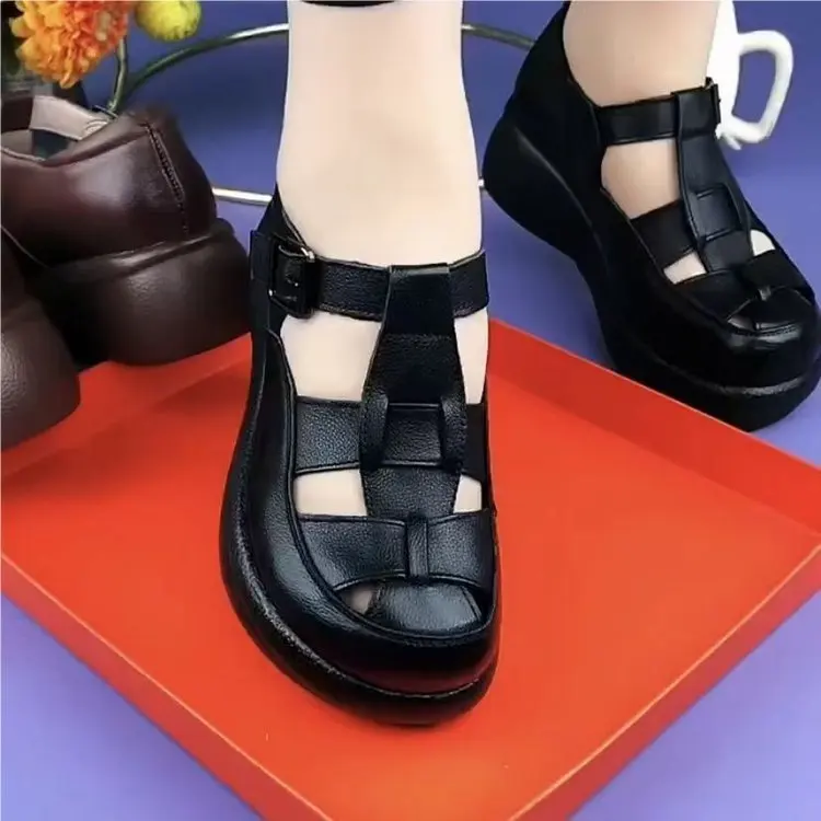 Summer women's sandals 2025 fashionable color blocked sponge bottom thick sole lightweight round toe flat Roman sandals