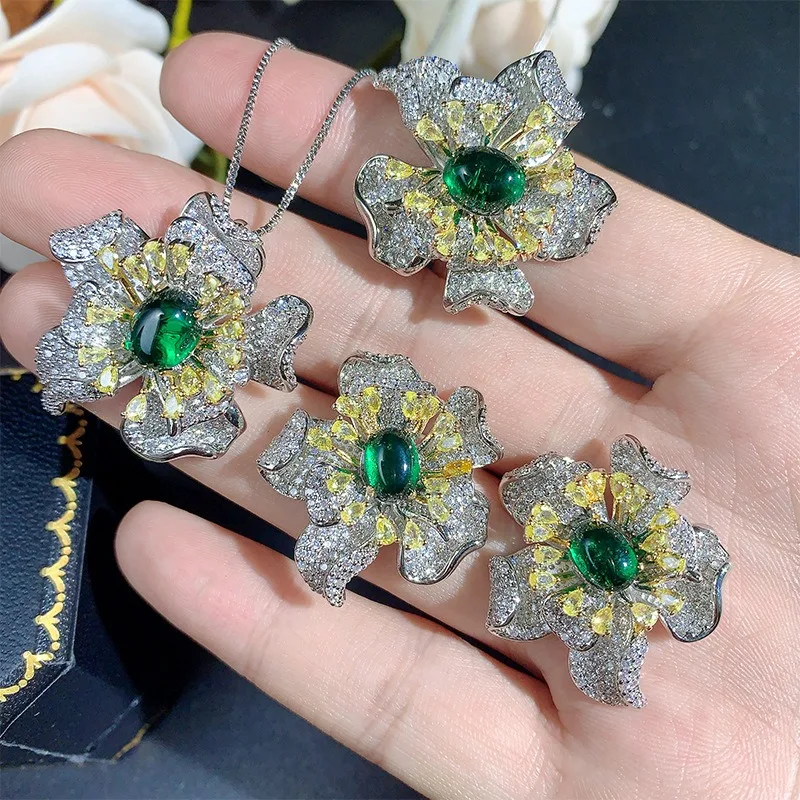 

Classic Design Five-leaf Flower Pendant Necklace for Women Full Zircon Green Flower Earrings Party Jewelry Holiday Gift