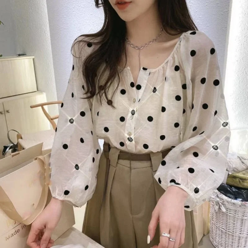 

Spring 2026 Women's V-ne Bubble Sve Chiffon irt Polka Dot Faionable Top Long Sve Regular Length Open Cardigan