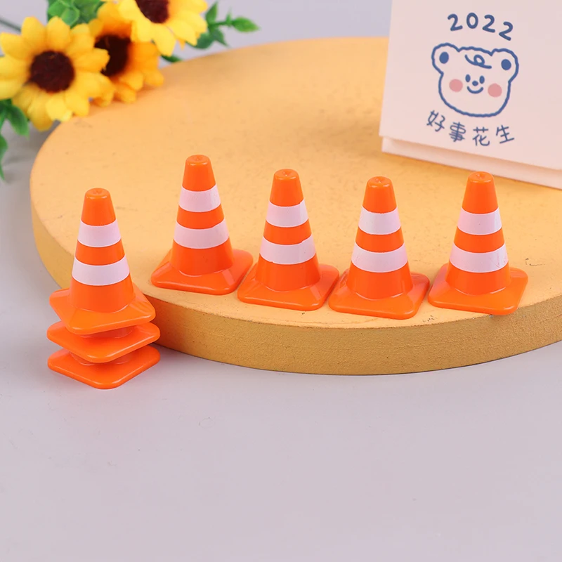 7pcs Mini Traffic Signs Roadblock Toy for Kids Construction Car Theme Party Traffic Cone Sport Training