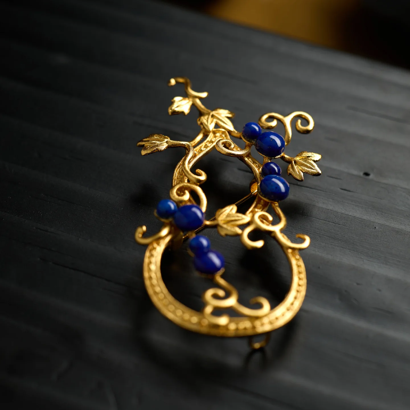 Fashionable and exquisite tangled branch Nafu original brooch lapis lazuli gourd design corsage clothing accessories gift