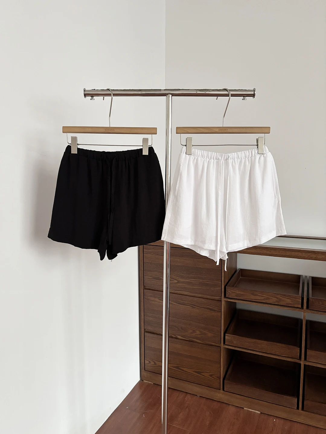 

White Linen Shorts Women's Summer 2026 New Small Size Loose Slim Elastic Waist A-Line Casual Wide Leg Pants