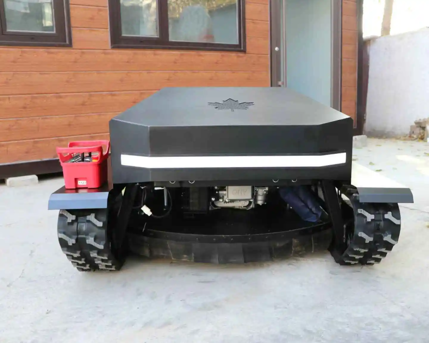 

Professional Quality Crawler Remote Control 900mm Multi-Purpose Mower