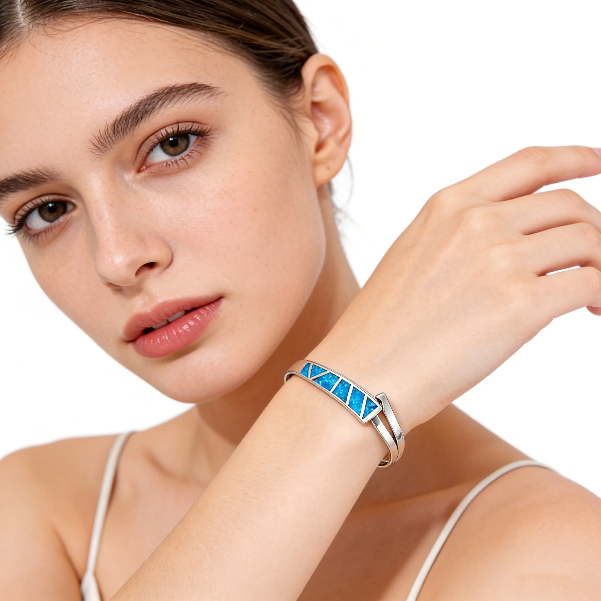 Elegant silver adjustable women\'s bracelet with unique design Jewelry is the best gift for birthdays anniversaries and holidays