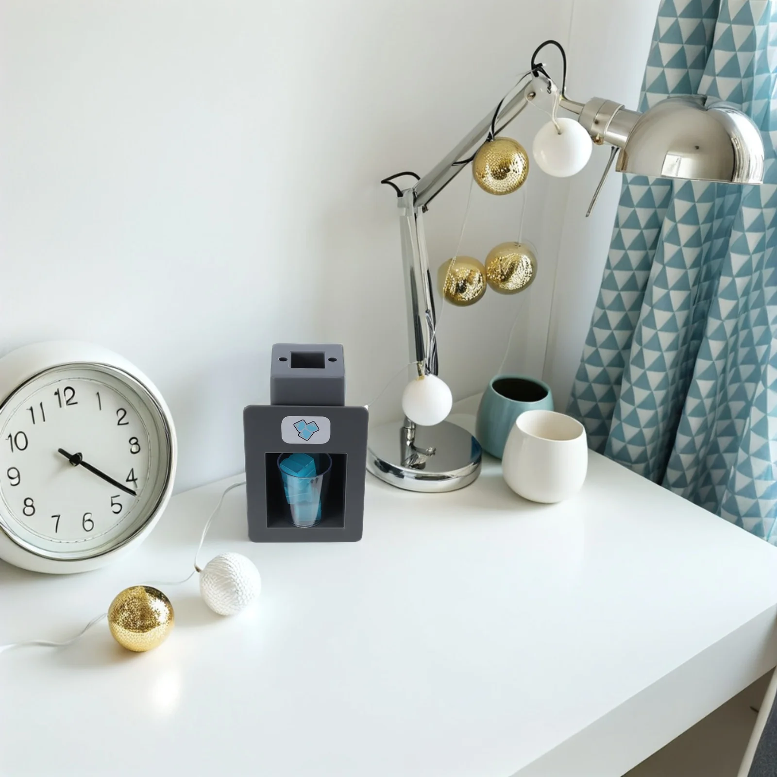 子供用ごっこ遊び製氷機 グレーの本体 透明なカップ リアルなシミュレーション インタラクティブなキッチンプレイセット 就学前のアクティビティ用