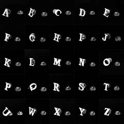Quality Brass Initial A to Z 26 Letters Pin Silver Color Fashion English Symbol Design Men's Suit Collar Lapel Brooch Pin