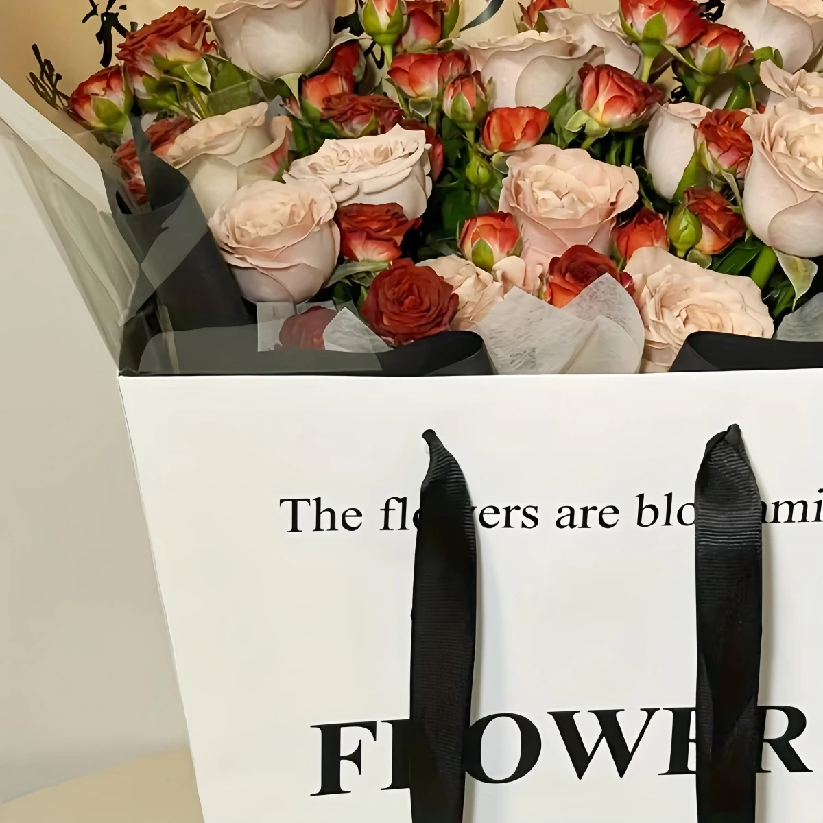 5 Stück/10 Stück Weiße Trapezförmige Blumenstrauß-Verpackungen aus Karton, Elegante Geschenktüten für Hochzeiten, Valentinstag und Abschlussfeiern für Rosen – Detail 3