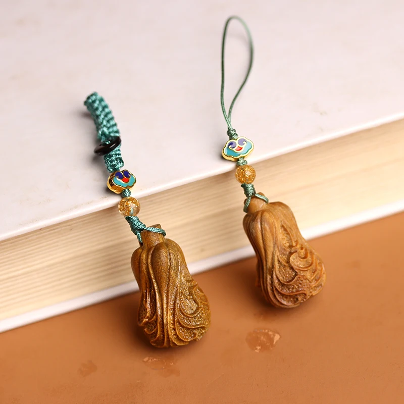 Green Sandalwood Wood Hand Carved Cabbage Baicai Car Pendant Pendant Men's And Women's Keychain Bag Hanging Decoration