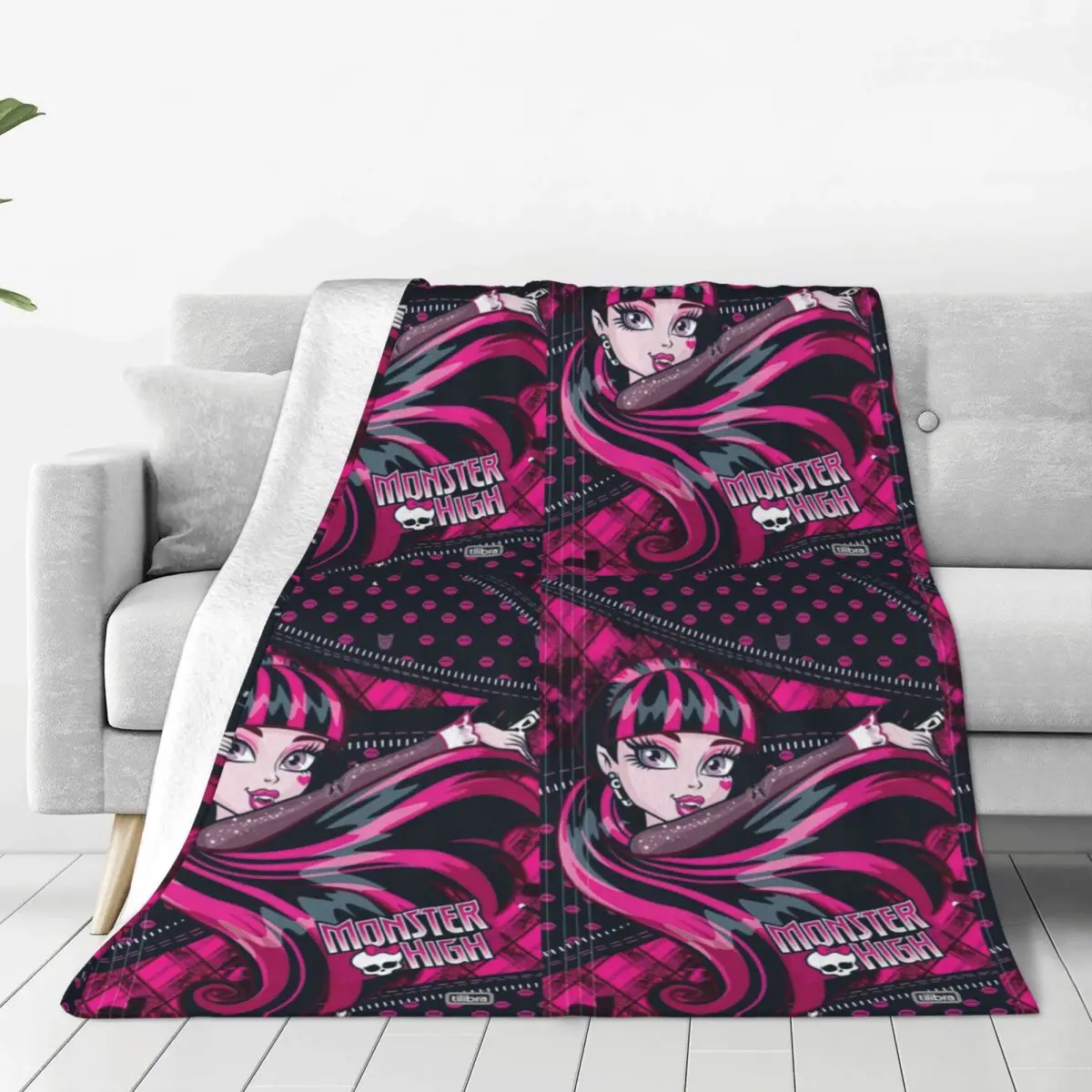 Gothic Vampire Draculaura Blankets Fleece Decoration Monster High Breathable Lightweight Throw Blanket for Bedding Outdoor Quilt