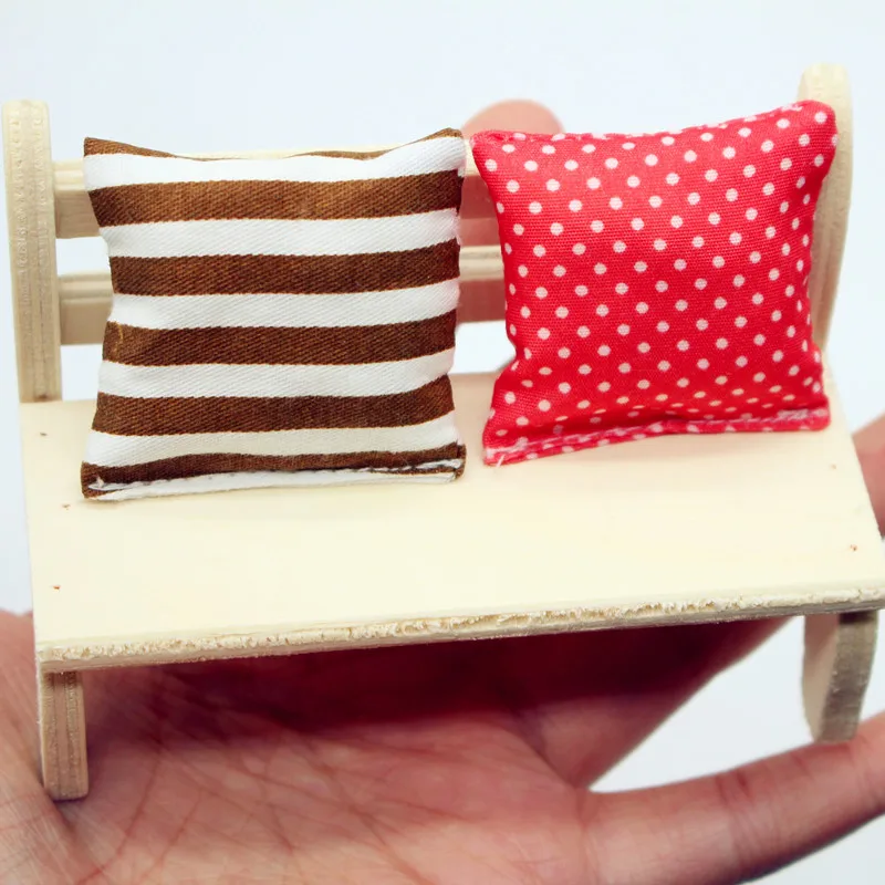 1set Dollhouse Mini Solid Wooden Chair with Cushion Classic Furniture Model Little Cloth Dollhouse BJD Food Play Desktop Decor