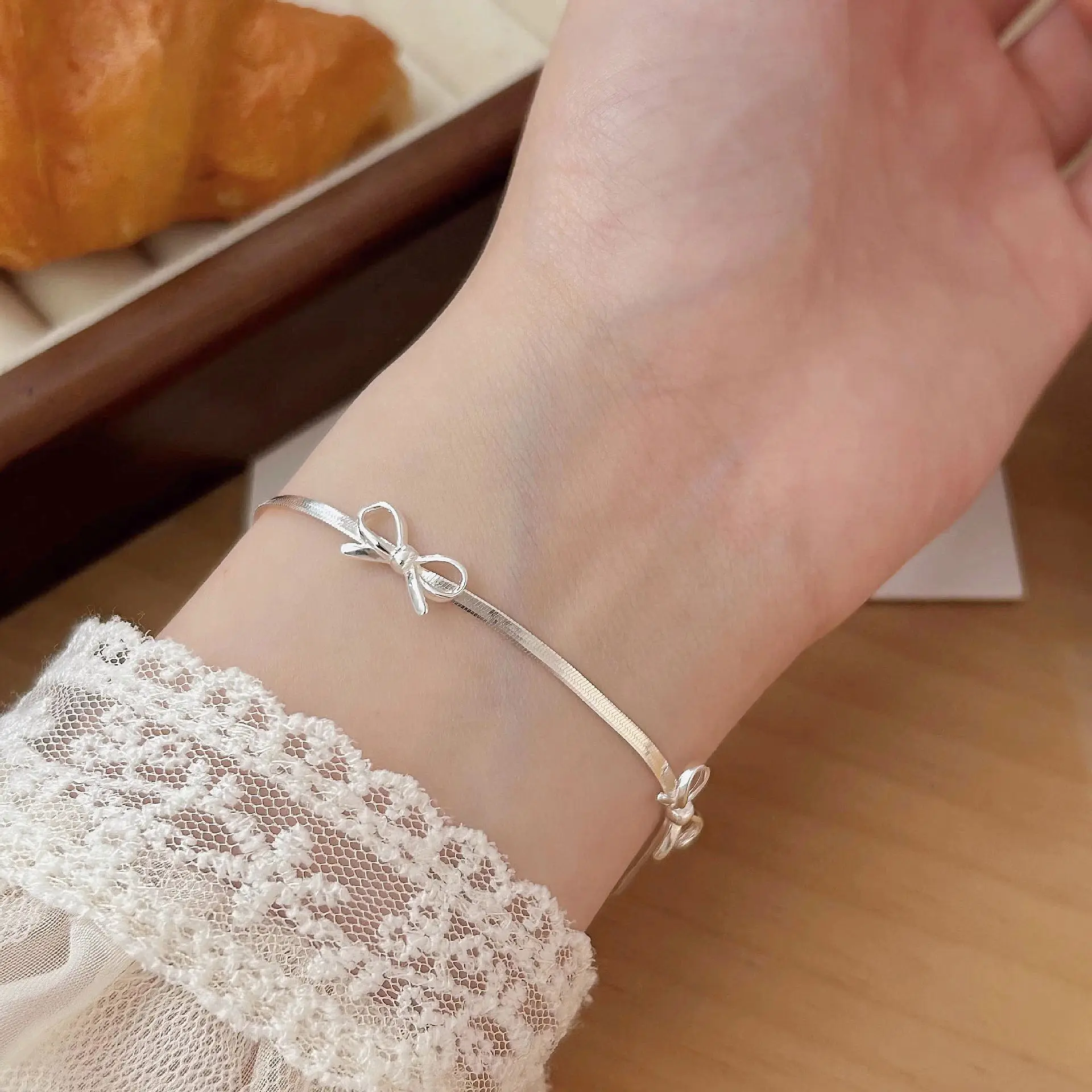 

bow bracelet for Women Girls Sparkling Delicate Ribbon Bowknot Snake Bones Chain Bracelet Party Jewelry Gift