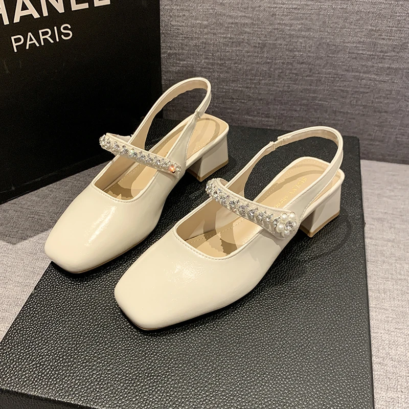 

Современные сандалии с блестящими бусинами, пикантная женская обувь на среднем каблуке и квадратном каблуке, распродажа, новинка 2025, модные женские сандалии без шнуровки