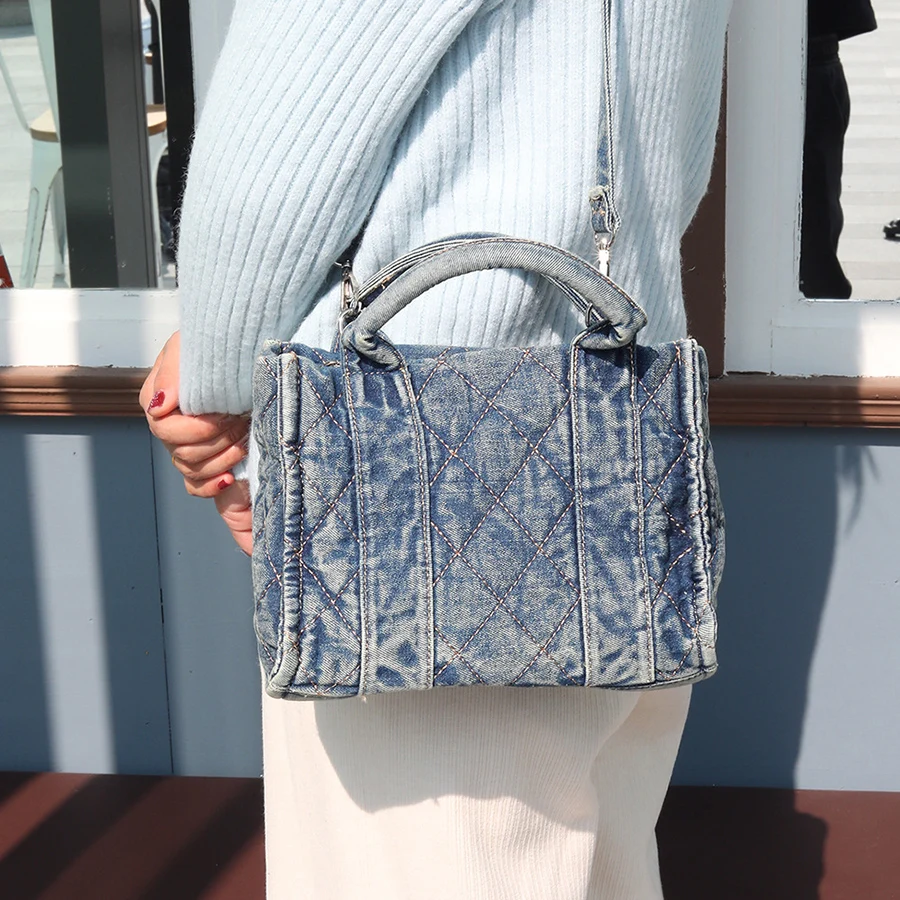 

New Korean-style casual and artistic washed denim fabric handbags commuter embroidery thread fabric zip shoulder armpit bags sac