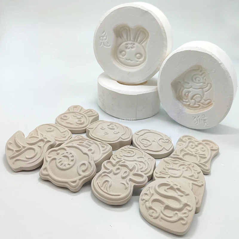 Pottery Cartoon Mold 12 Zodiac Impression Pattern Plaster Cutting Die DIY Ceramic Animal Model Impression Grouting Process Tools