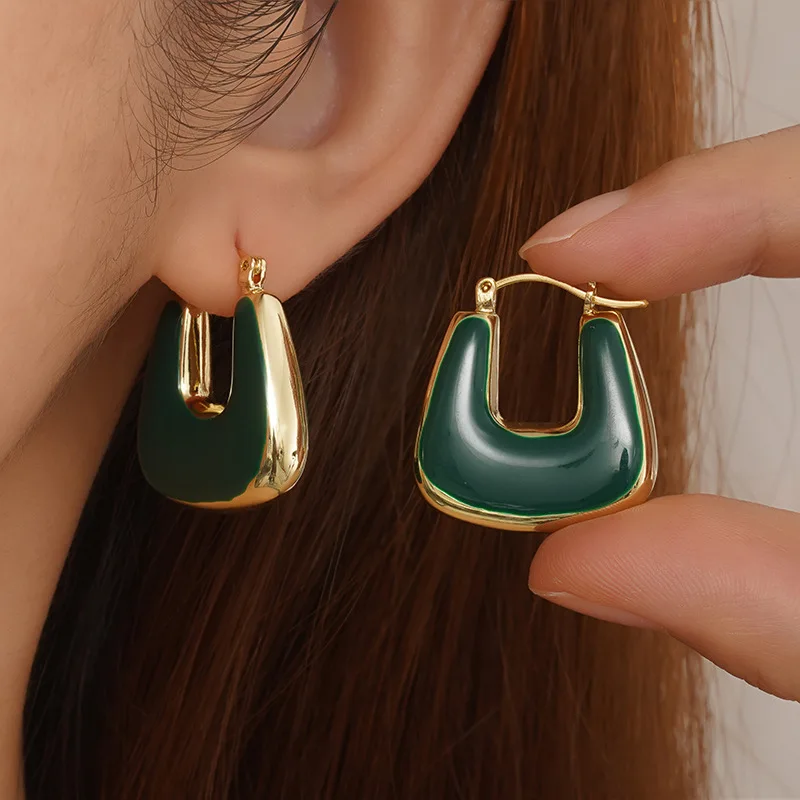 

Green Retro U-Shaped Resin Earrings Suitable For Women Girls Geometric Irregular Earrings New Fashion Party Earrings Gifts
