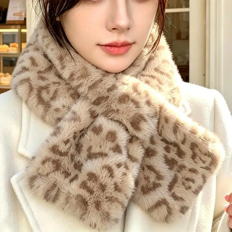 Schal mit Leopardenmuster aus Kunstfell, ultraweich, flauschig, bietet hervorragende Wärme, ideal für den Winter, zum Tragen im Freien und im Alltag. – Detail 1
