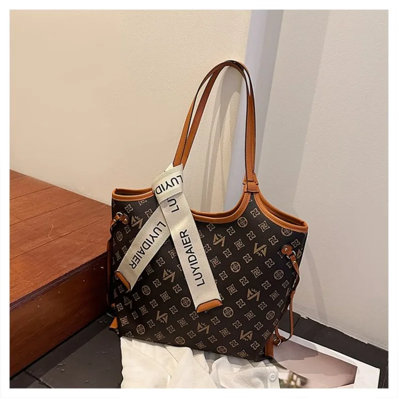 

Luxury Designer Diaper Bag For Women Elegant Leather Tote Large Capacity Stylish Crossbody Messenger Bag Premium