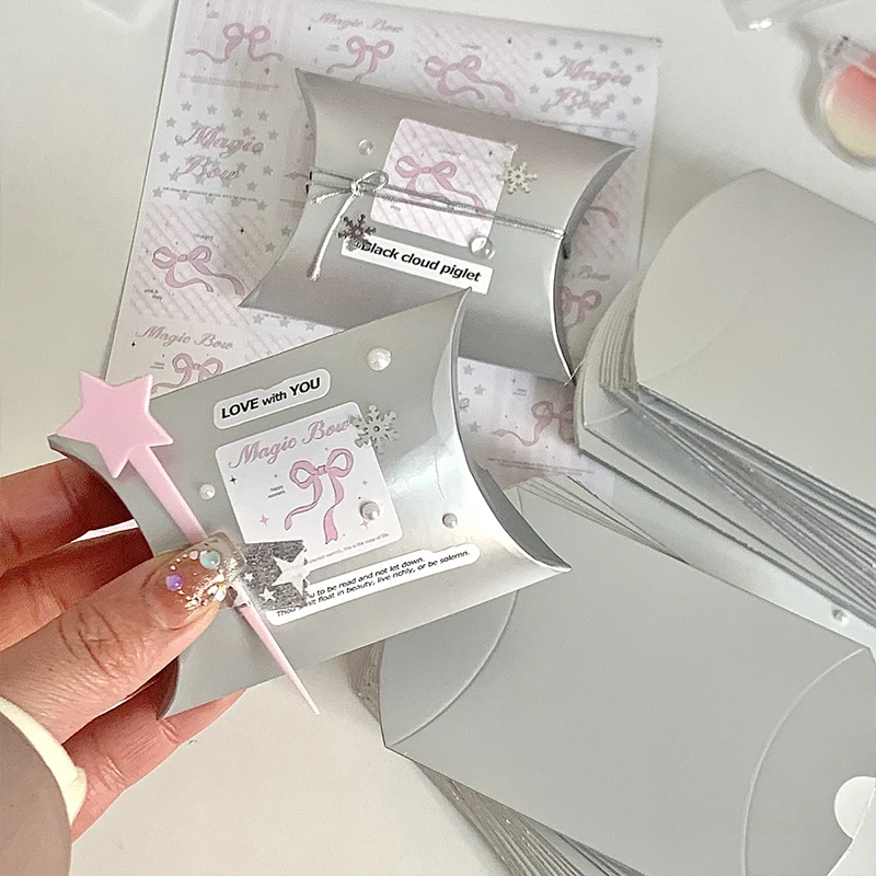 50 قطعة صندوق مجوهرات ورقي فضي اللون حقيبة أعمى فارغة التعبئة والتغليف القرط القلائد خواتم DIY بها بنفسك عيد الميلاد الهالوين التفاف بالجملة