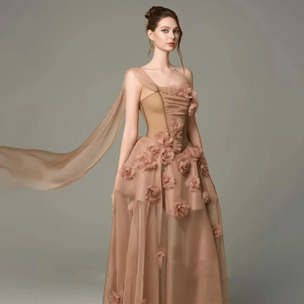 Aangepaste prachtige ruches dames galajurk strapless charmante ruches kant-up bloem applique feestjurk dames avondjurk