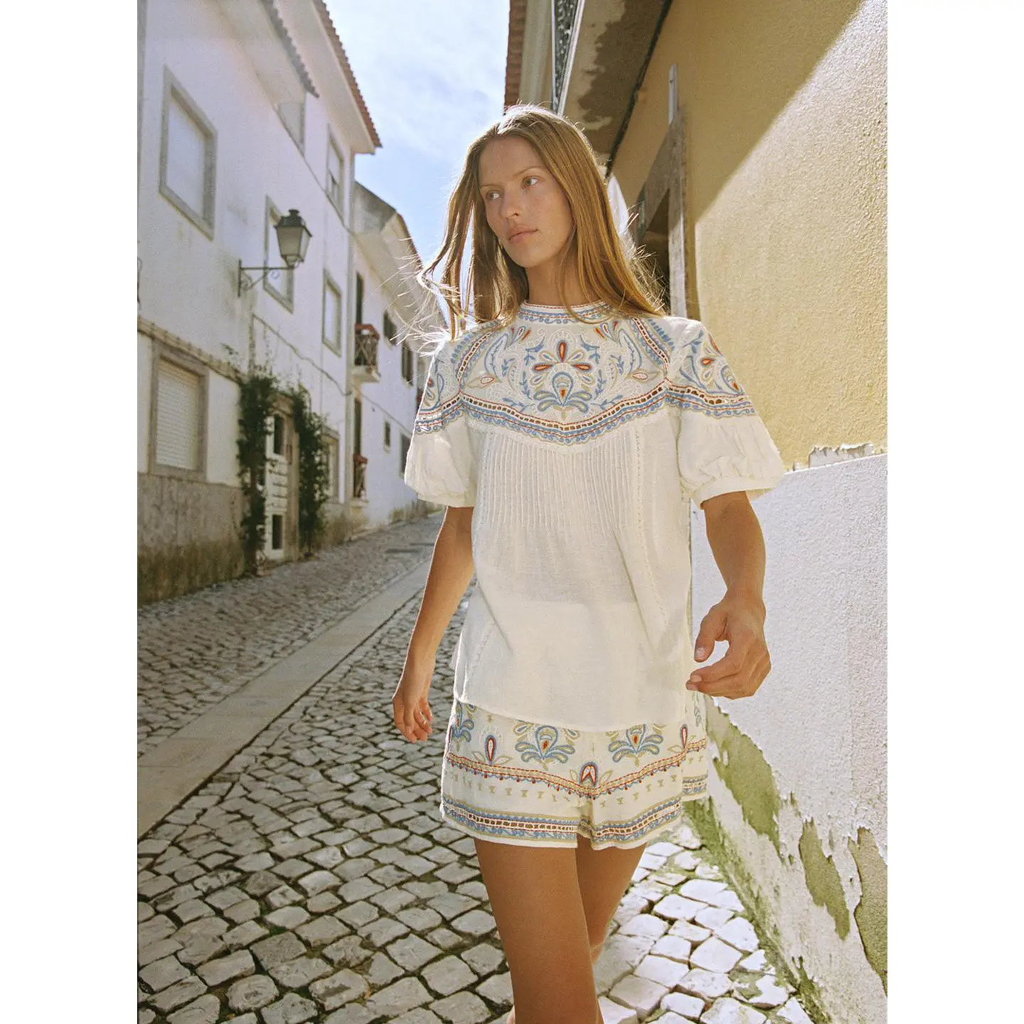 round Neck Short Sleeve Embroidered Shirt High Waist Zipper Style Shorts Color Block Spring Fashion Women's Two-Piece Set
