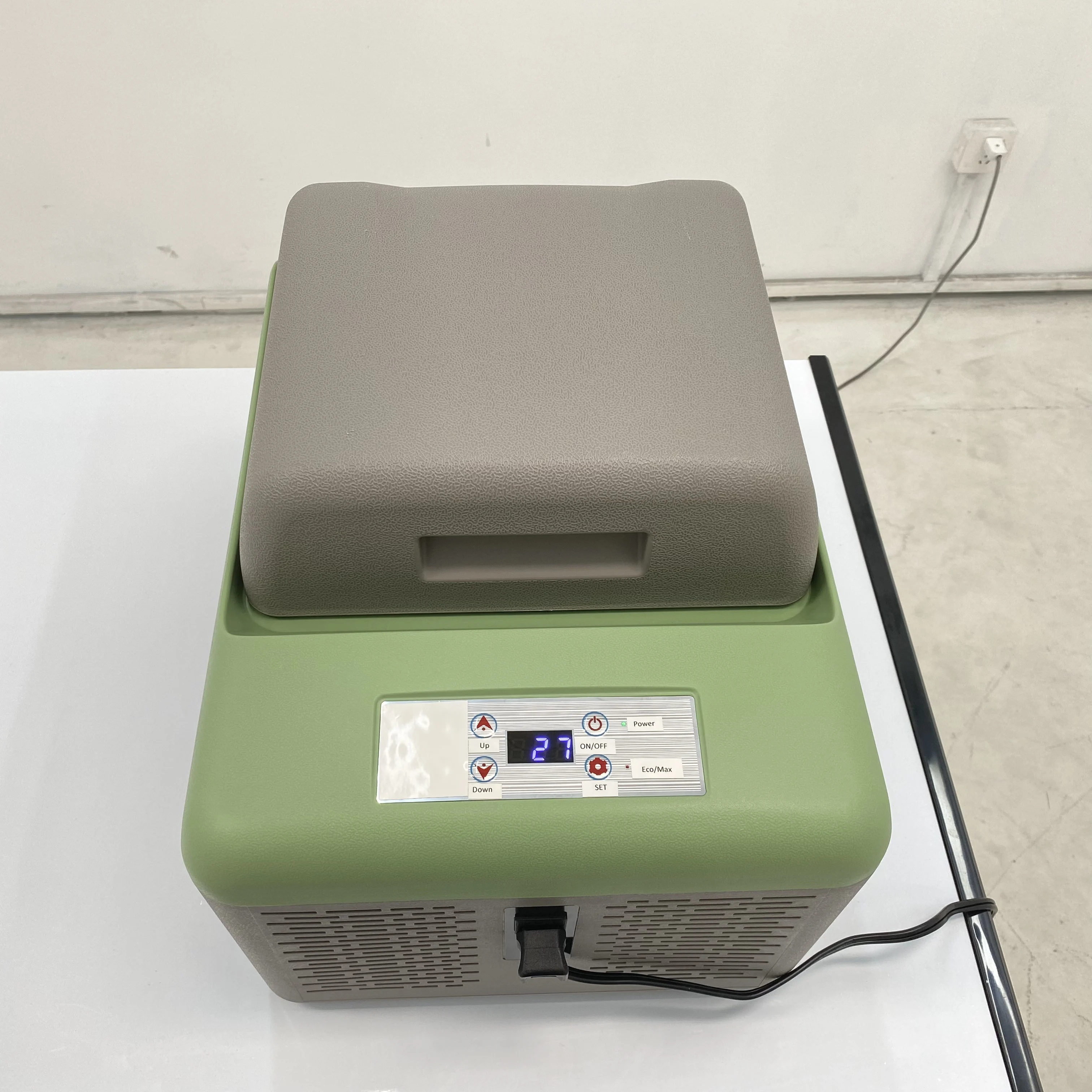 

Автомобильный холодильник 12В/24В, портативный, 9-75 литров, для грузовиков, с независимым контролем температуры