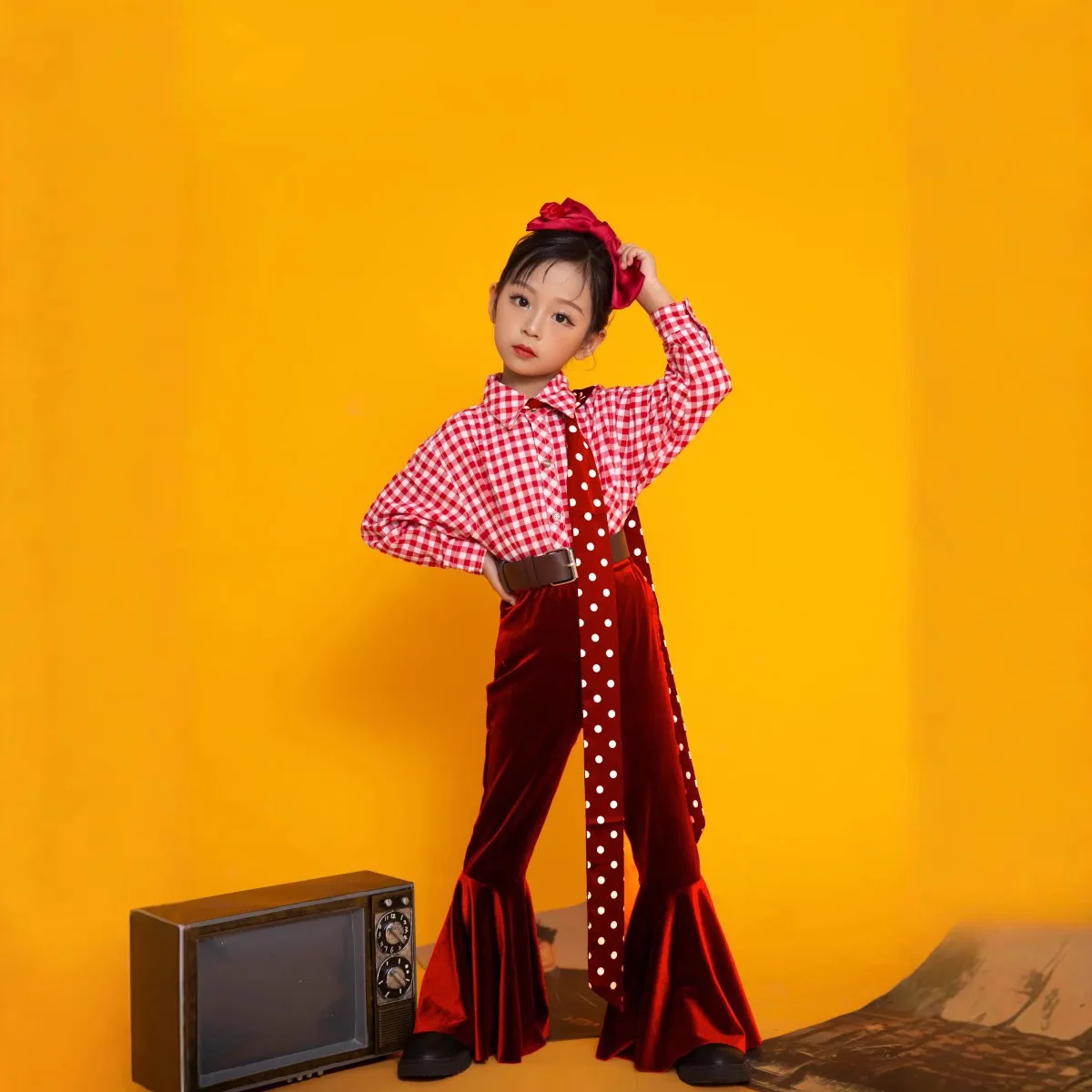 

Girls' 70s-80s Retro Hong Kong Style Flared Pants Bright Dopamine Catwalk Model Performance Clothes Locomotive Style