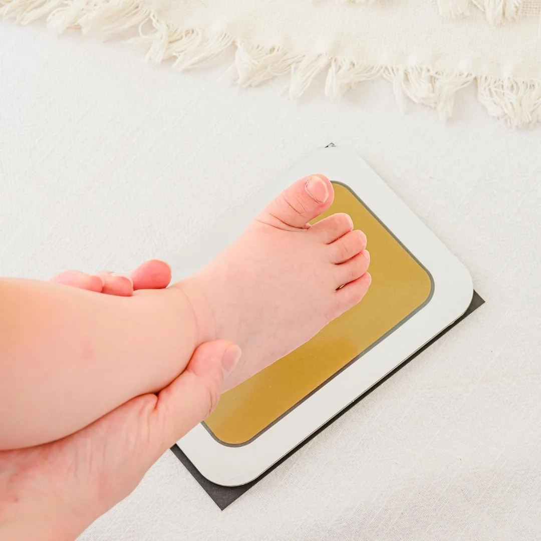 Ink Pad Kit, Mess-Free Inkless Handprint and Footprint Pad with Impression Cards, Suitable for Babies and Pets, Perfect Keepsake