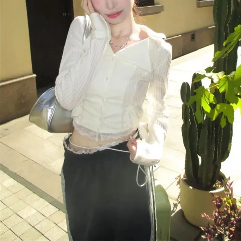 

Hotsweet Корейская тонкая короткая блузка с лацканами Женская одежда Повседневная осенняя полосатая стильная кружевная лоскутная базовая рубашка с длинными рукавами