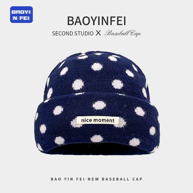 Koreanische blaue, gepunktete Strickmütze für Damen, Herbst- und Winter-Outdoor-Warmmütze, große Kopfbedeckung mit Ohrenschutz, Skull-Beanie-Mütze – Detail 4