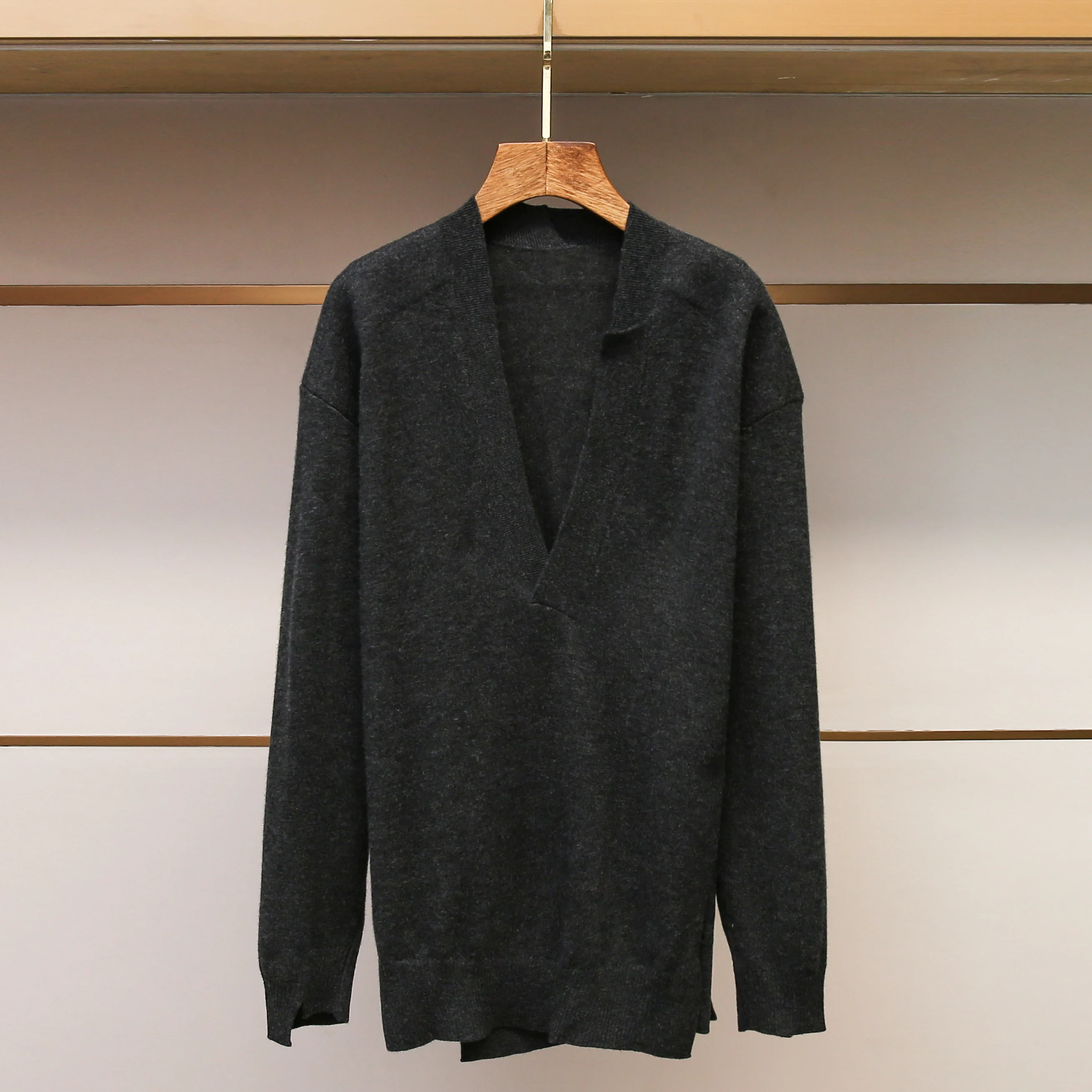 

Женский вязаный пуловер с V-образным вырезом и асимметричным разрезом, высококачественная новинка зимней коллекции от Nan You