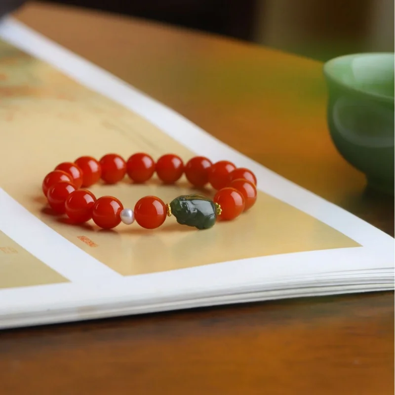 

Red Agate Match Hetian Jade Pixiu Bracelet, Bead Diameter Is about 10mm