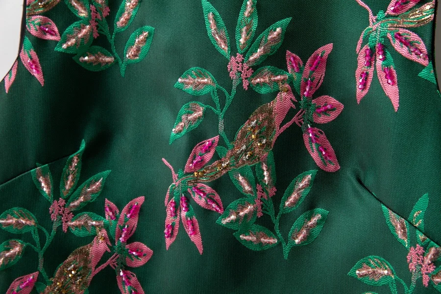 

2025 New Summer collections of European and American women's clothing Sleeveless beaded round collar green jacquard dress
