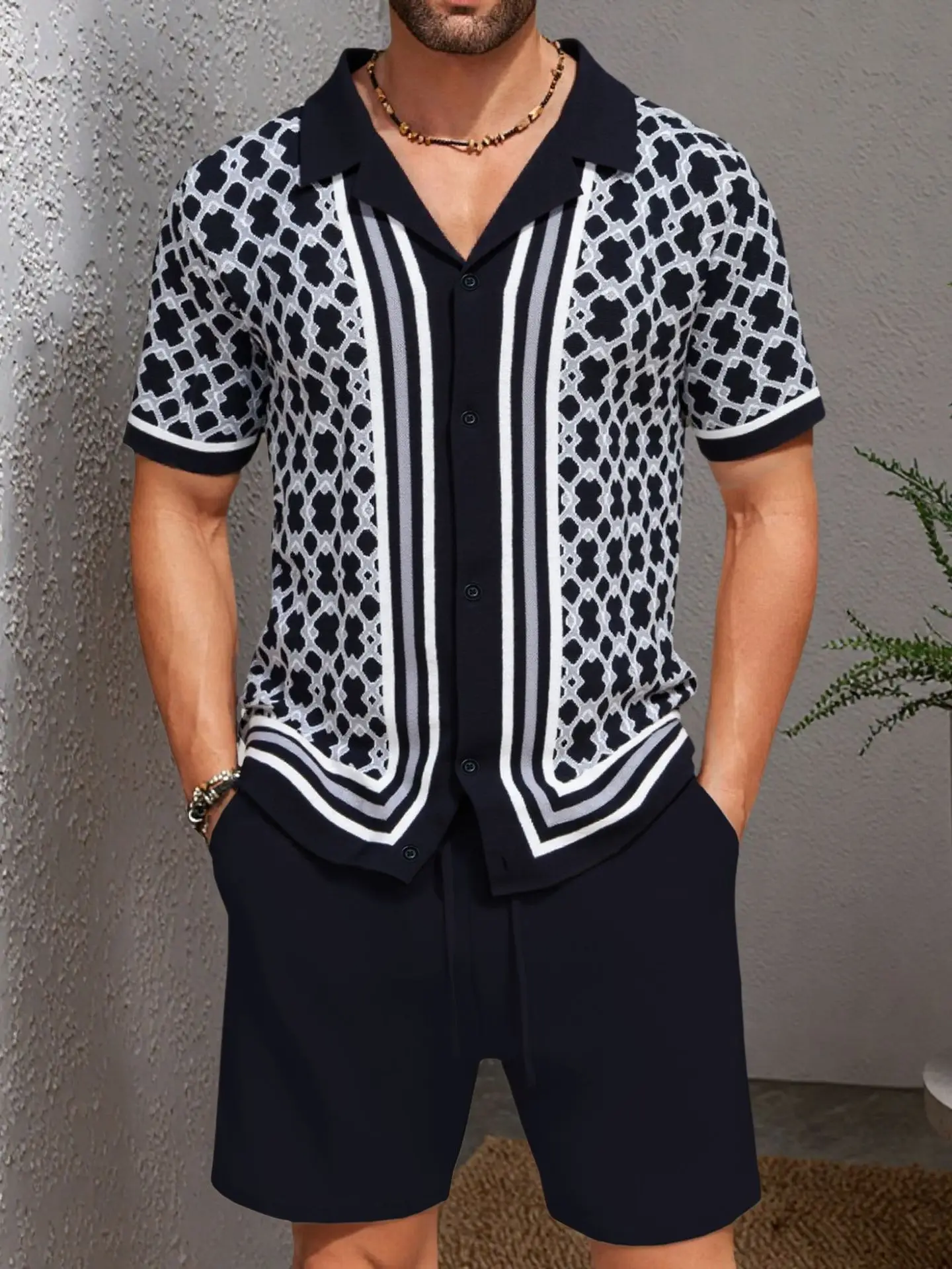 

Летний мужской трикотажный комплект 2025: повседневная спортивная одежда из комфортного молочного шелка с воротником-стойкой и лоскутным узором, брюки в комплекте