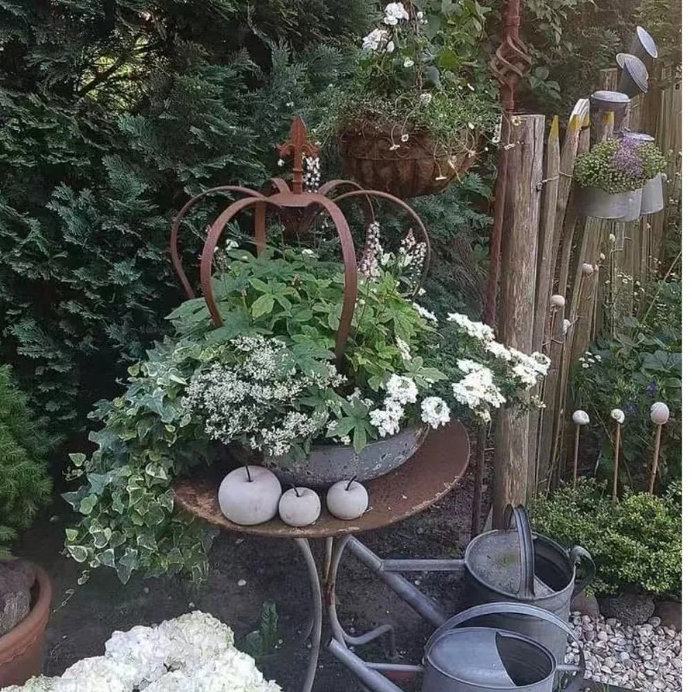 

Iron Garden Rack Garden Flower Holder Lawn Display Compact Footprint Sturdy Base Support Decorative Crown Motif