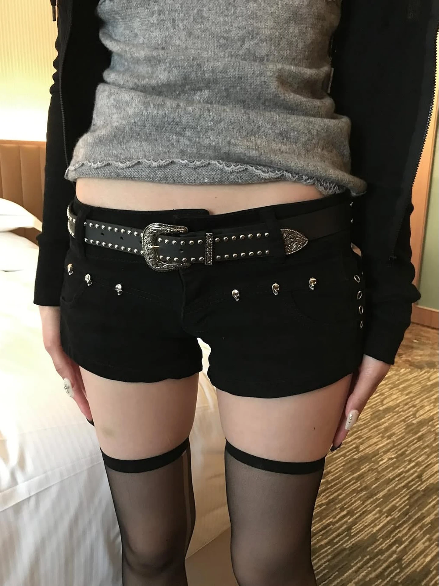 

Low Waist Bell Bottom Denim Shorts Women Sexy Style Rivet Embellished Casual Spring Summer Fashion plus Size Hot Pants