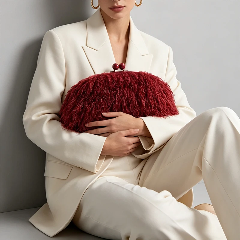 Clutch-Tasche mit Verschlussrahmen, Damen-Handtasche aus Kunstfell für Herbst und Winter, Plüsch-Umhängetasche mit Kette, elegante, modische Party-Abendtasche – Detail 10