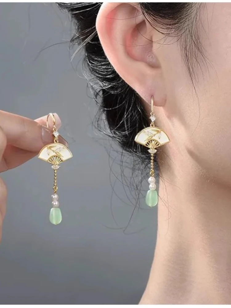 Nuevos pendientes chinos con abanico plegable, pendientes con flecos largos de alta gama, pendientes antiguos.