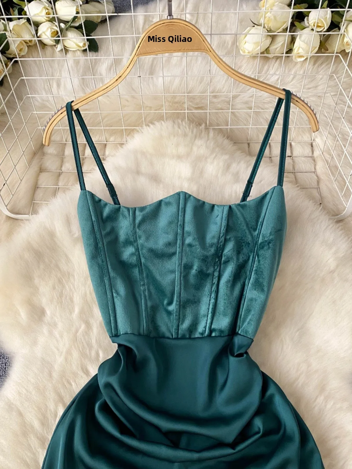 우아한 새틴 랩 드레스 여성의 세련된 백리스 피쉬본 슬리밍 스트랩 모든 계절을위한 중간 길이 한국 스타일 a 라인 드레스