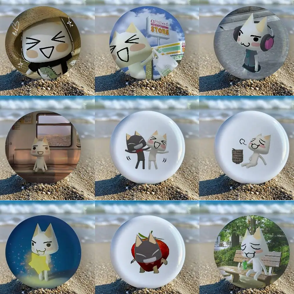 Kawaii Toro Inoue Katzen-Broschen Lustige Meme-Anstecker Modeschmuck Geschenke