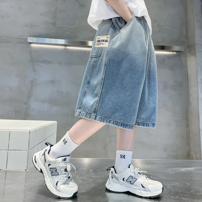 Bild 6: Neue Sommer-Jeansshorts für Kinder: Lässige, lockere, blau verlaufende Denim-Shorts für Teenager-Jungen – Baggy-Shorts für Kinder, knielang, im Streetwear-Stil