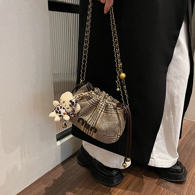 حقيبة نسائية جديدة لعام 2025 حقيبة كتف واحدة الكل في واحد ذات ثنيات يدوية حقيبة تحت الإبط عالية الجودة