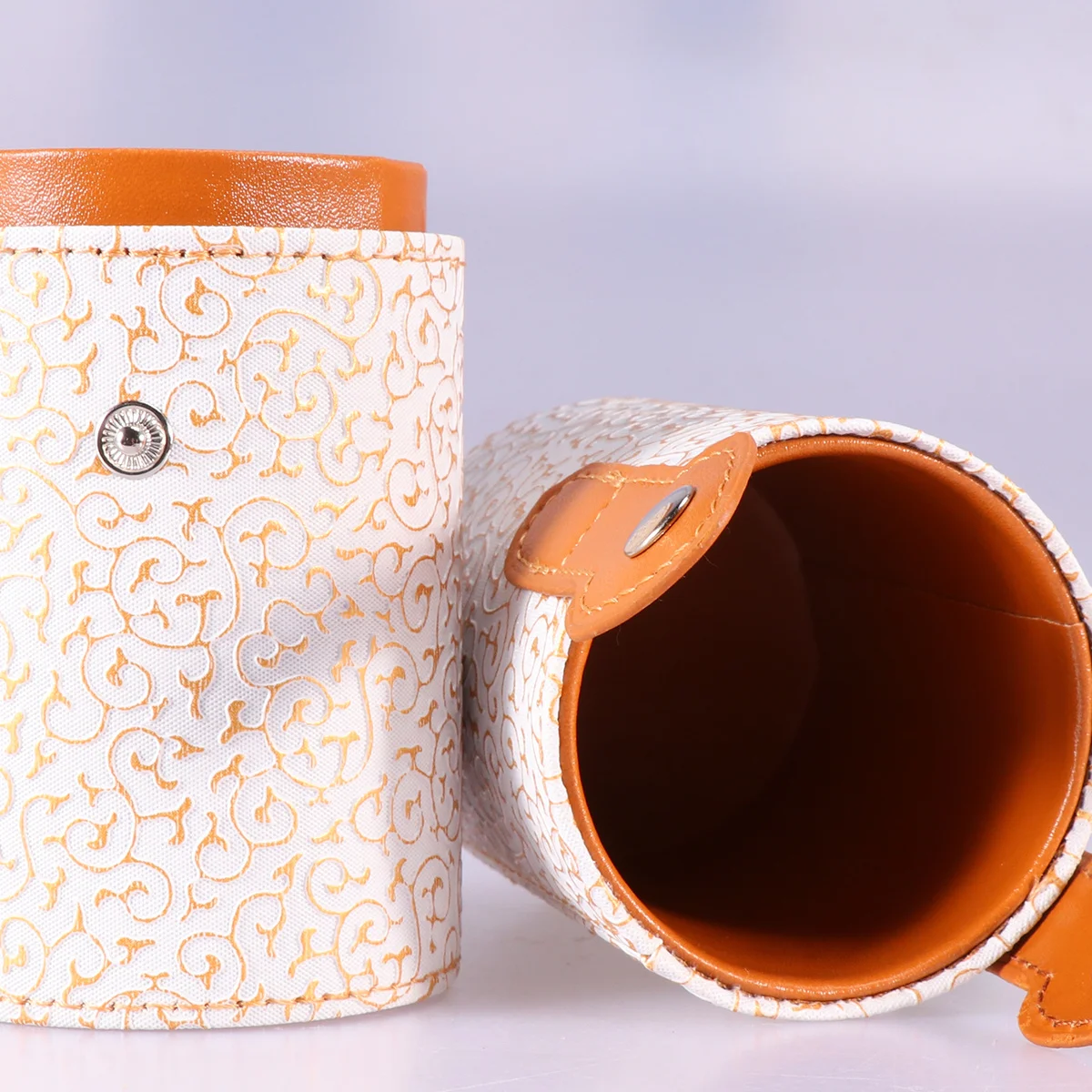 

Travel Makeup Brush Holder PU Storage Bucket Large Capacity Makeup Organizer Case White Gold Dragon Claw