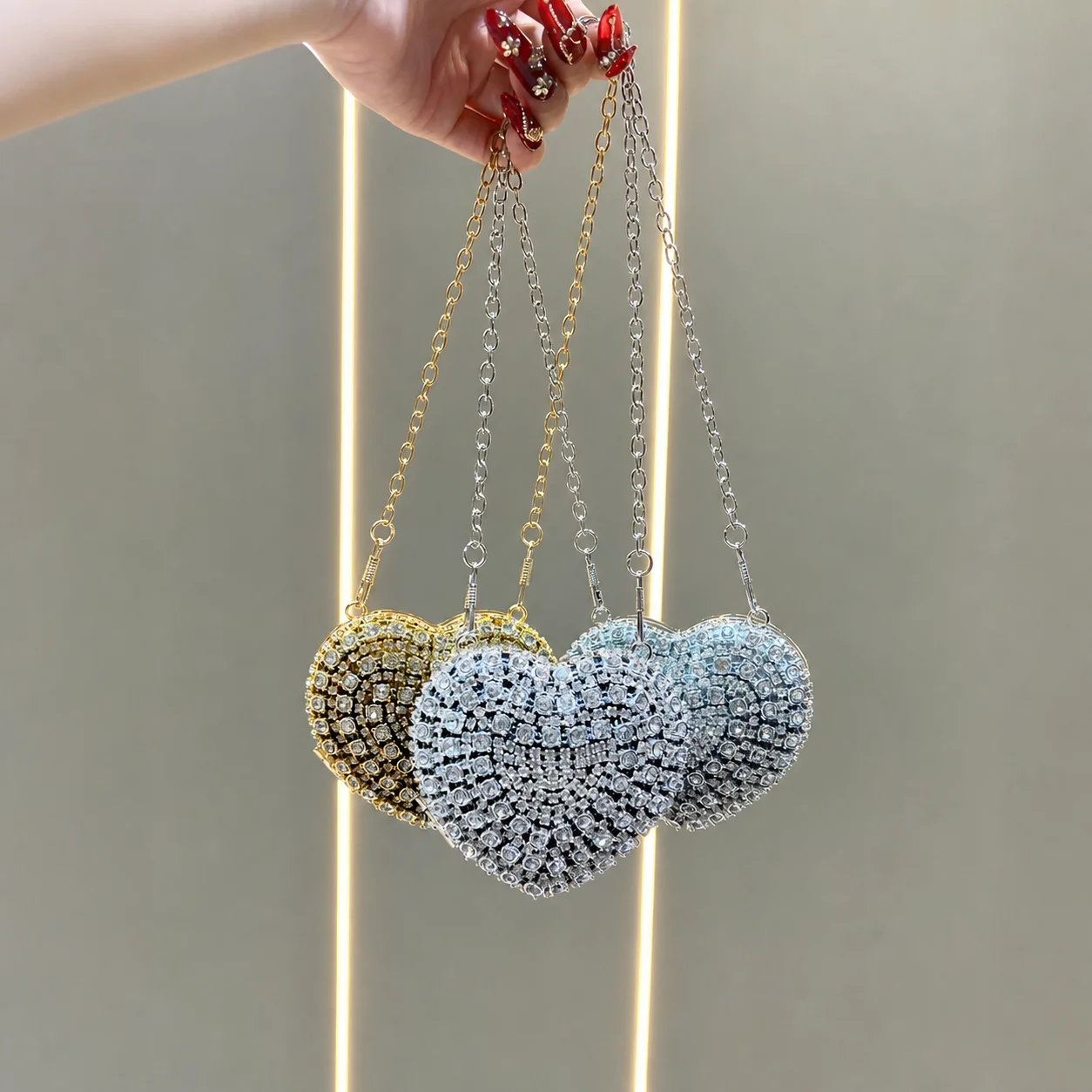 Fashion Accessory Bag Eye-Catching Rhinestone Mini Bag Mini Lipstick Pouch Structured Heart-Shaped Evening Bag For Parties