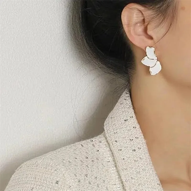 Irregular Metal Cream Petal Earrings for Women Heavy Design New Style Fashion Jewelry Party Accessories Gift