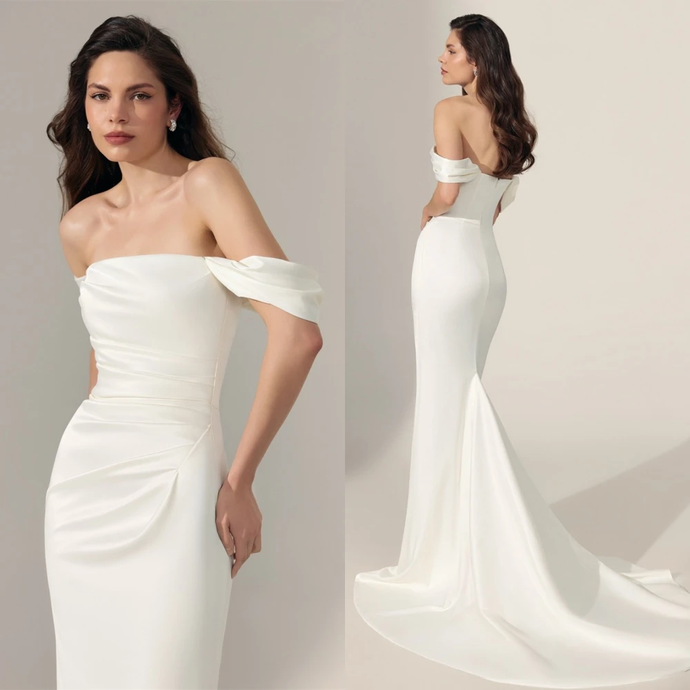 فساتين طويلة مخصصة بطيات من الساتان الأبيض لحفلات الزفاف بدون حمالات فساتين رسمية أنيقة فاخرة ومزاج حالمة