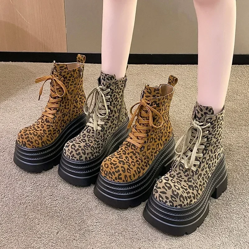 Botines de plataforma alta de 10CM para Mujer, Botas de moto con tacón de leopardo, zapatillas gruesas con cordones, Botas cortas góticas de tendencia para invierno