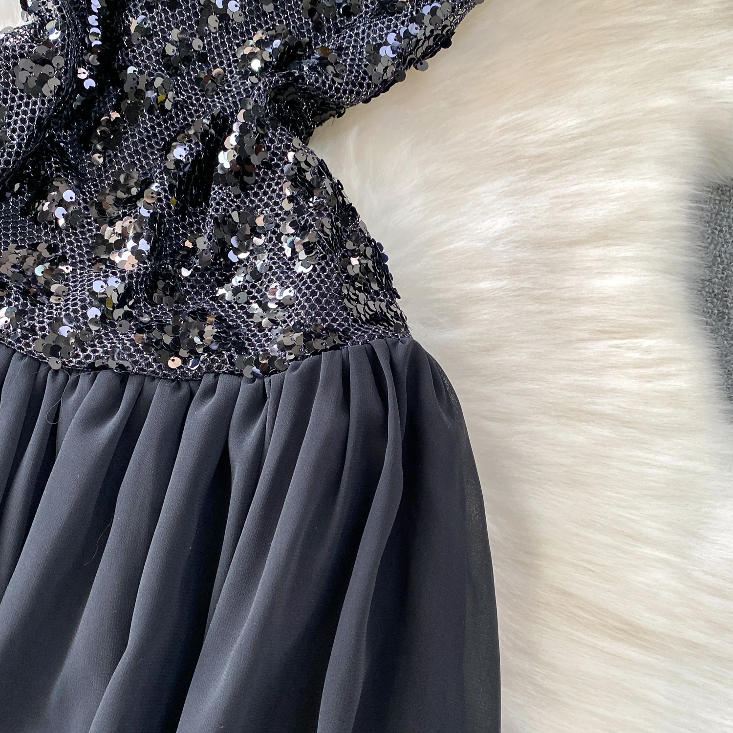 فستان أنيق أنيق بدون أكمام مزين بالترتر بدون أكتاف فستان صيفي على الموضة الكورية ملابس نسائية