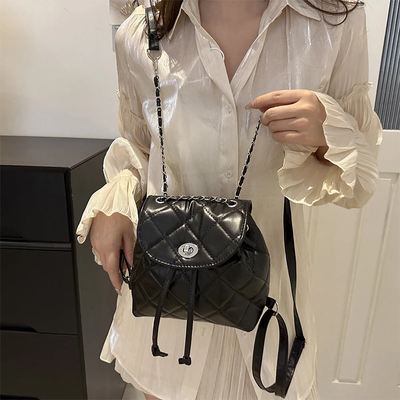 2025 حقيبة ظهر صيفية جديدة ذات قيمة عالية بتصميم ماسي حقيبة ظهر نسائية عصرية بسلسلة حقيبة ظهر صغيرة للسيدات #3