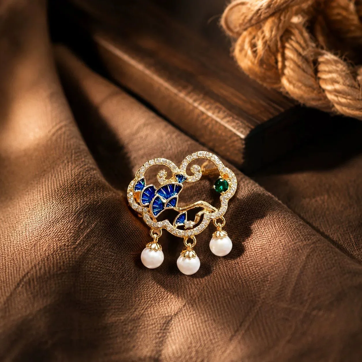 Chinese Style Drip Oil Blue Pine Leaves Hollow Lucky Lock Pearl Brooches For Women Trendy Rhienstone Pins Clothes Accessory Gift
