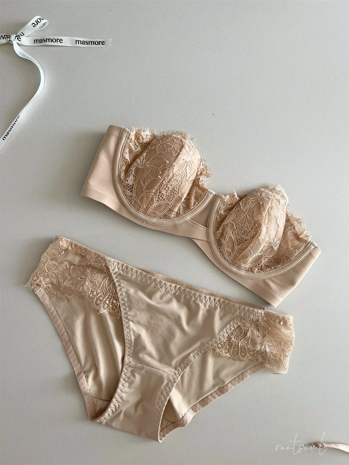 Set celana dalam lingerie seksi pendukung atasan renda berongga dengan cincin baja dukungan atasan bralette pakaian dalam bra wanita seksi